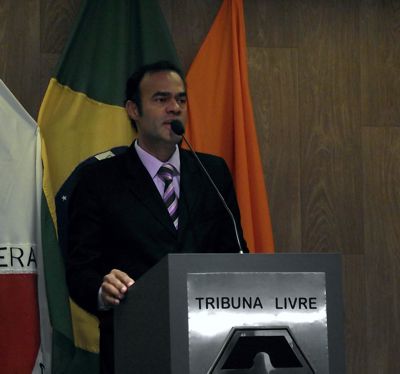 Vereadores de Divinópolis/MG aprovam, sem perceberem, a “IDEOLOGIA DE GÊNERO” embutida no Plano Decenal da Educação marco vinicius